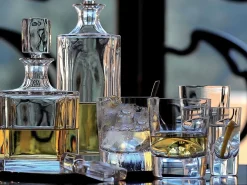 Bottiglia whisky Manhattan con tappo