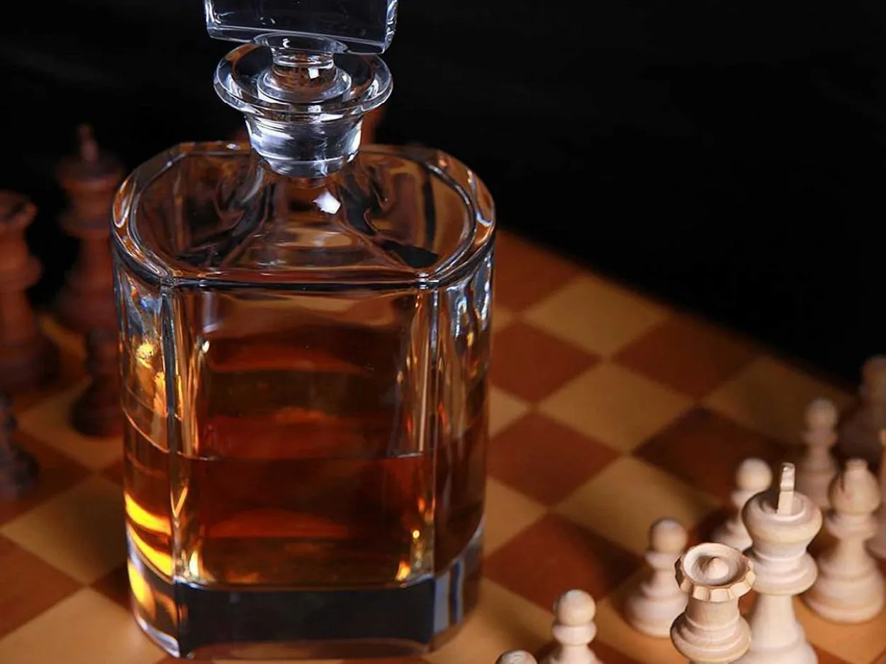 Bottiglia whisky Manhattan con tappo