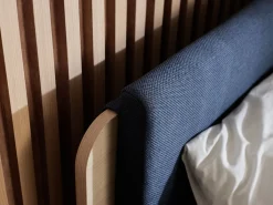 Letto con testata dritta con doghe in legno su nastro 120x200 OMM