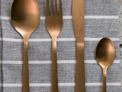 Set posate Modern 24 pezzi in acciaio copper lucido